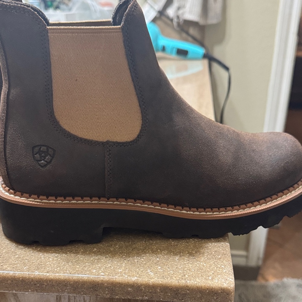 Ariat Woman’s Chocolate Brown Chelsea Boots